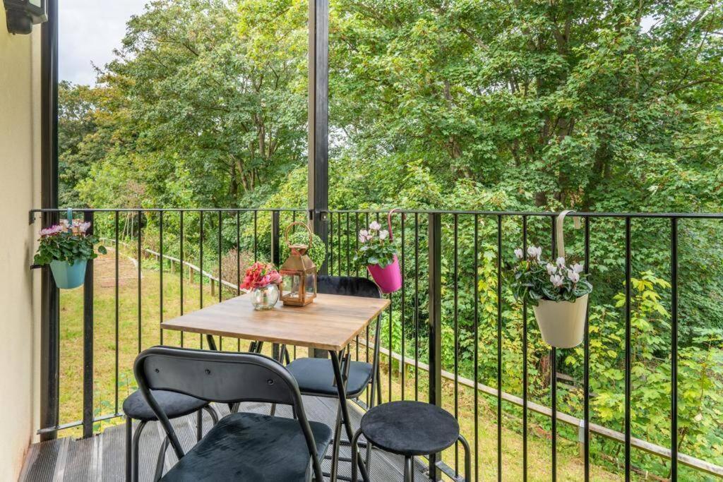 Forest View Apartment- Private Balcony Southampton Exterior photo